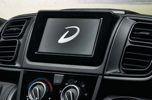 DAB+ Moniceiver 7“ kosketusnäytöllä, säätimet myös ohjauspyörässä (sis. langaton Apple CarPlay ja Android Auto)
